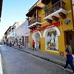 Walled City Visitors Ok 5 Bedroom With Jacuzzi