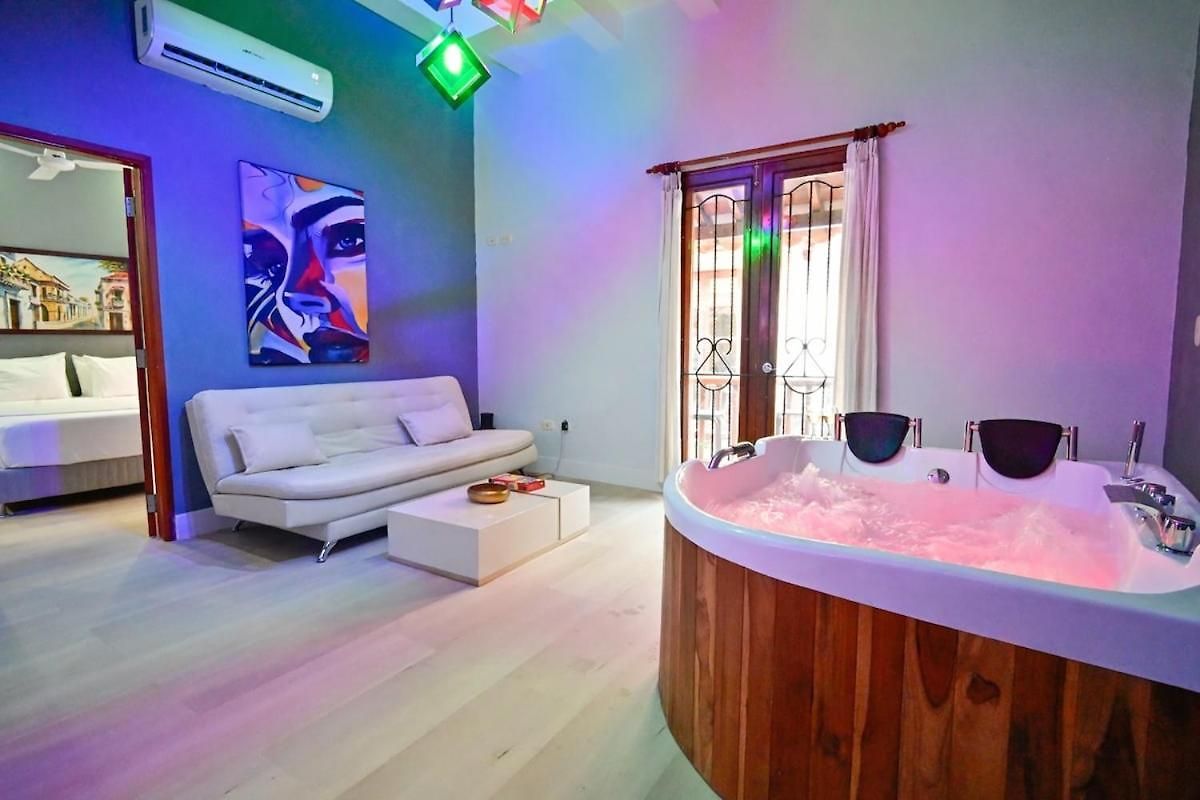 Walled Visitors Ok 5 Bedroom With Jacuzzi *