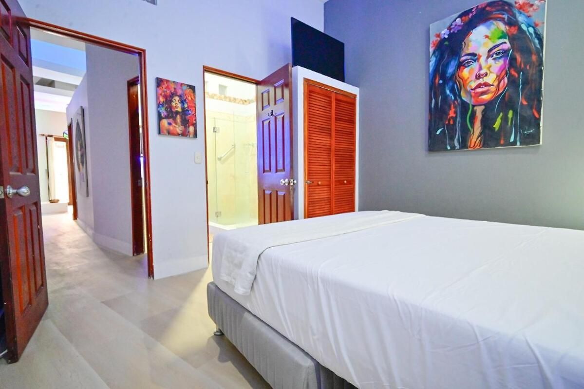 Walled Visitors Ok 5 Bedroom With Jacuzzi Cartagena