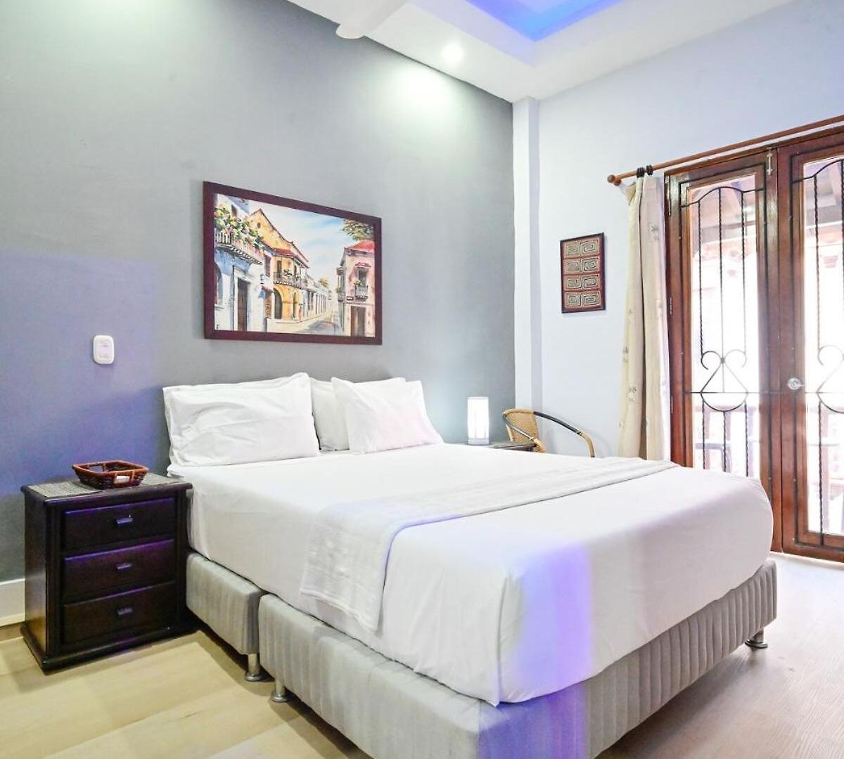 Walled Visitors Ok 5 Bedroom With Jacuzzi Apartamento