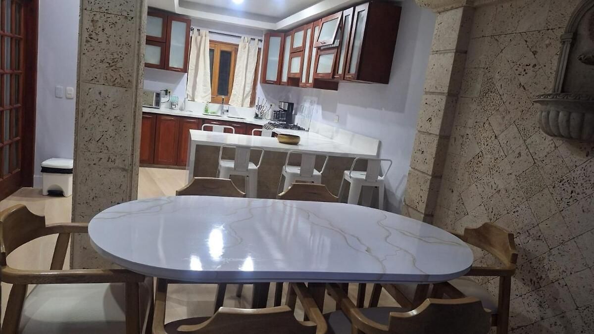 Walled Visitors Ok 5 Bedroom With Jacuzzi Apartamento