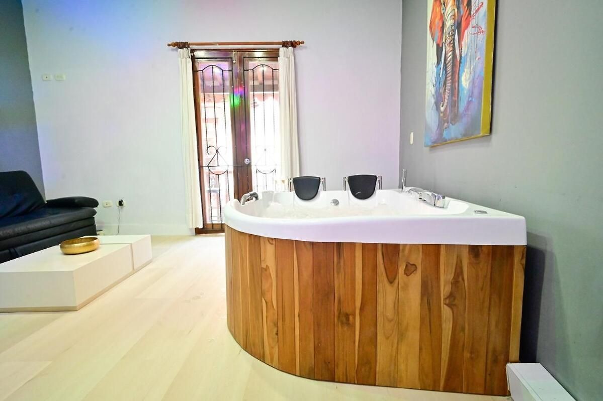 Apartamento Walled Visitors Ok 5 Bedroom With Jacuzzi Cartagena