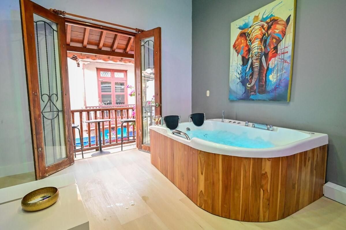 Walled Visitors Ok 5 Bedroom With Jacuzzi *