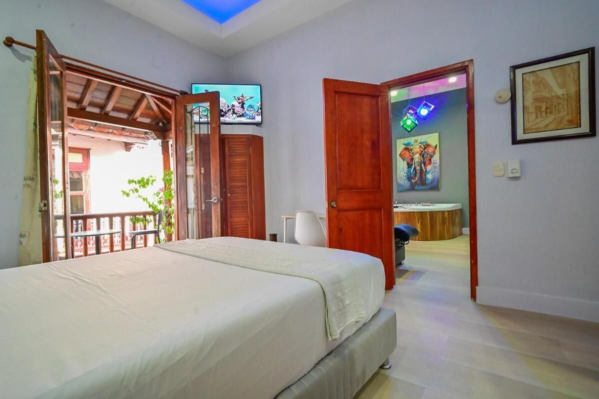Walled Visitors Ok 5 Bedroom With Jacuzzi Apartamento *