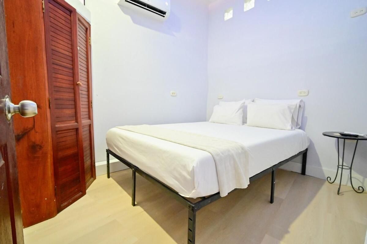 Walled Visitors Ok 5 Bedroom With Jacuzzi * Cartagena