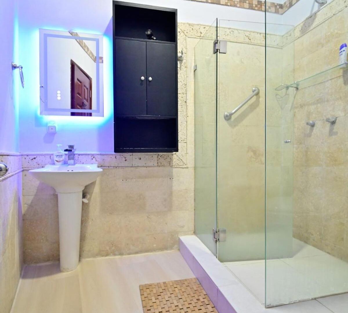 Walled Visitors Ok 5 Bedroom With Jacuzzi