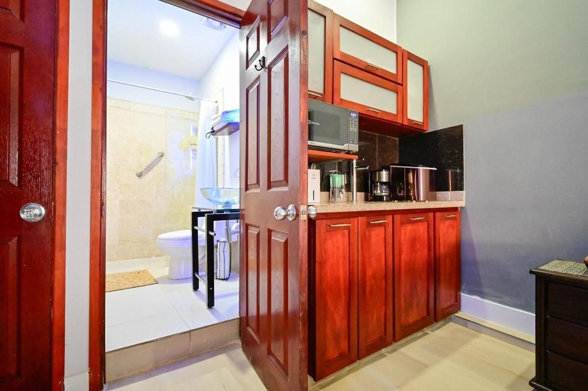 Walled Visitors Ok 5 Bedroom With Jacuzzi