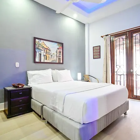 Walled Visitors Ok 5 Bedroom With Jacuzzi Apartamento