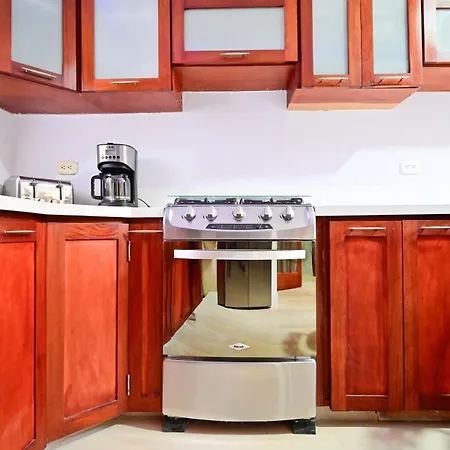 Walled Visitors Ok 5 Bedroom With Jacuzzi