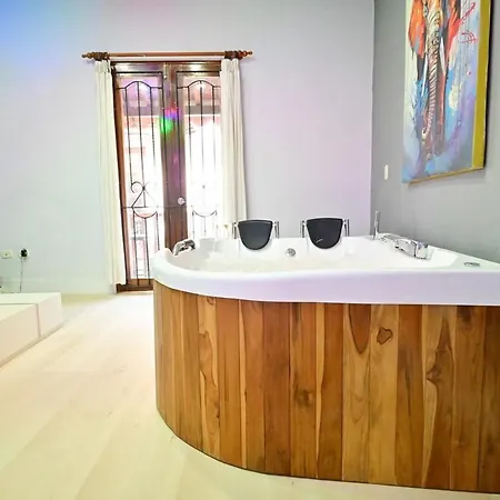 Apartamento Walled Visitors Ok 5 Bedroom With Jacuzzi Cartagena