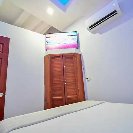 Walled Visitors Ok 5 Bedroom With Jacuzzi