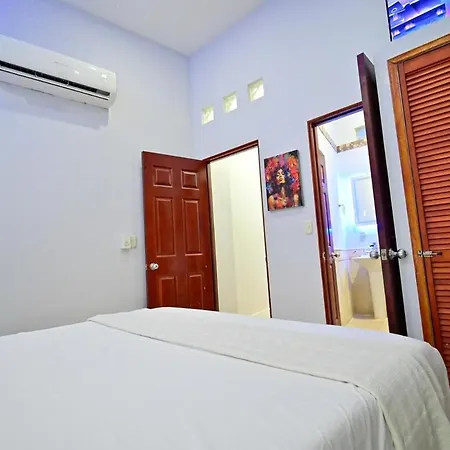 Walled Visitors Ok 5 Bedroom With Jacuzzi Apartamento