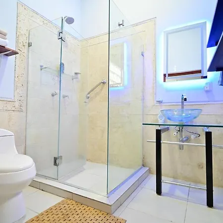 Walled Visitors Ok 5 Bedroom With Jacuzzi