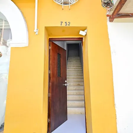 Walled Visitors Ok 5 Bedroom With Jacuzzi Apartamento
