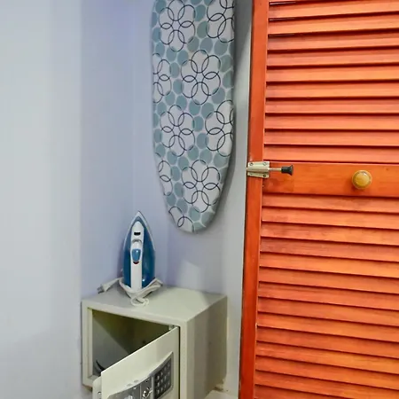 Walled Visitors Ok 5 Bedroom With Jacuzzi Apartamento