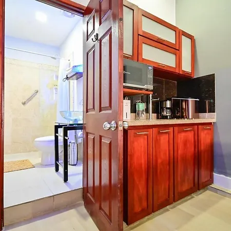 Walled Visitors Ok 5 Bedroom With Jacuzzi